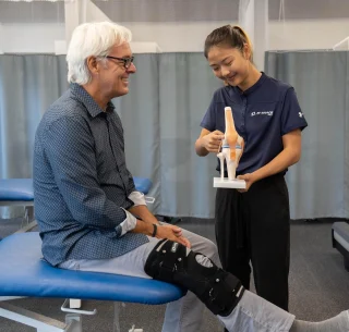 👨‍⚕️💪 Today in the clinic, our patient is wearing the M-Brace AIR knee brace, designed to provide support and relief for various knee conditions.

Art. 46 Perfect for:
✔️ Mild to moderate medial and lateral compartment OA without instability.
✔️ Post-meniscus procedures.
✔️ Chondral defect recovery.
✔️ Relieving pain during daily activities.
✔️ Stable support without sacrificing freedom of movement.

A lightweight and comfortable solution to keep moving while staying pain-free! 🏃‍♂️ #MBraceAIR #KneeSupport #ActiveRecovery #OsteoarthritisRelief #MeniscusRecovery #ChondralDefect #KneePainRelief #StayActive #OrthopedicSupport #JointHealth #MovePainFree